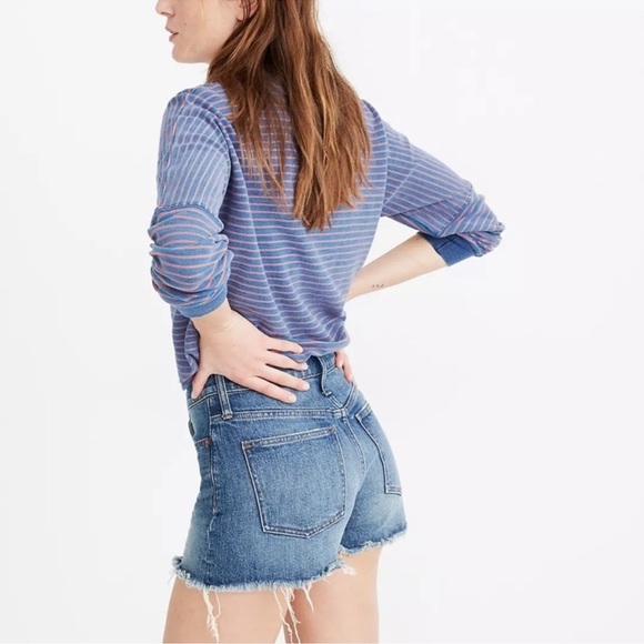 Madewell The Perfect Jean Short in Rayburn:
Comfort Stretch Edition AJ248 - Picture 3 of 10